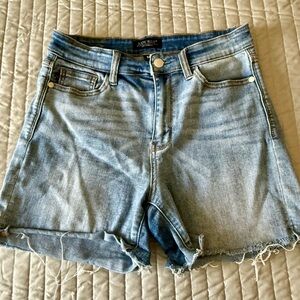 Judy Blue Medium Light Wash Distressed Frayed Hem Denim Shorts